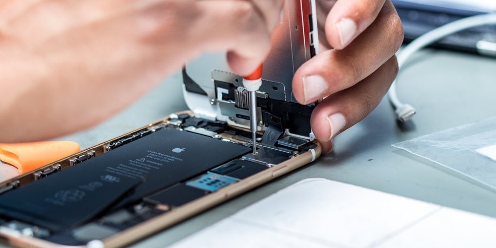 Tech Items In the US are Getting More Repairable but Not Enough